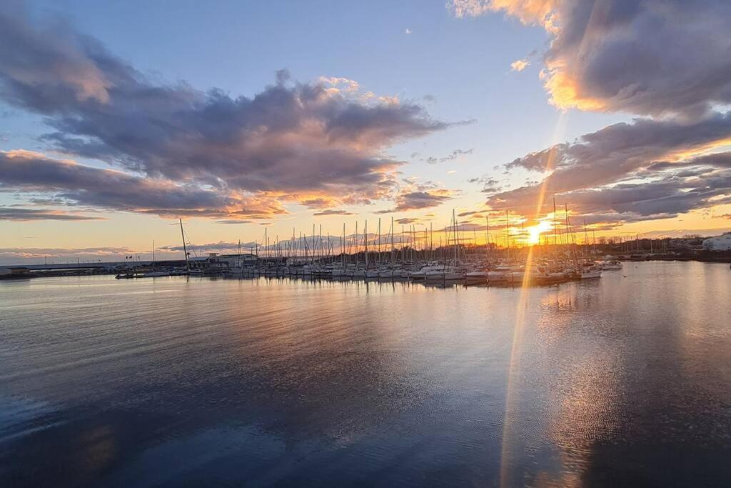 Appartement Avec Balcon, Vue Mer, Piscine, Parking Agde Exterior photo